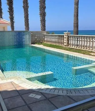 Luxury 3 Bedroom Sea -view 빌라 파포스